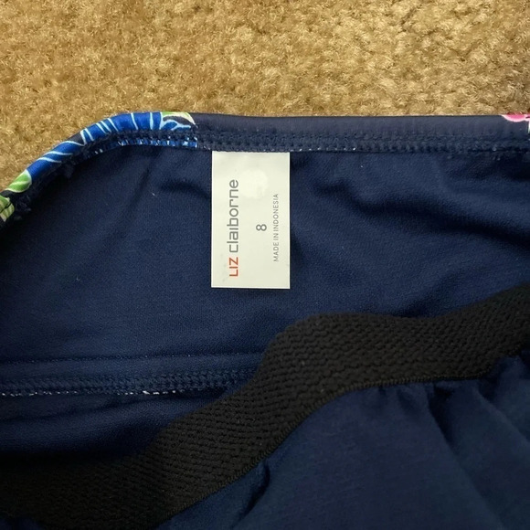 ⭐️NWT Women’s Liz Claiborne Swimsuit - Picture 3 of 3